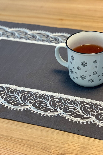 Nappe brodée grise