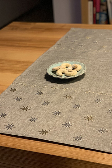 Nappe de Noël brodée gris-beige étoiles