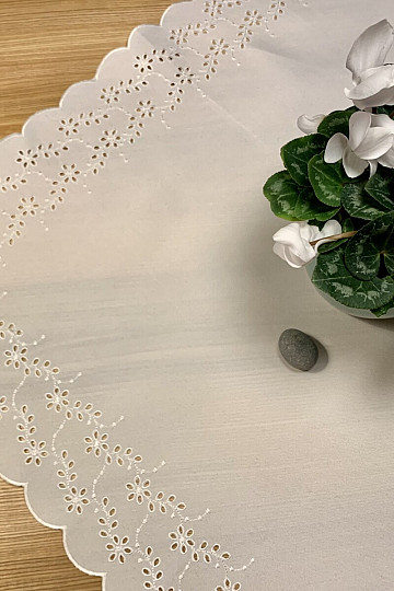 Nappe brodée et ovale FLEURS BRODÉES blanc