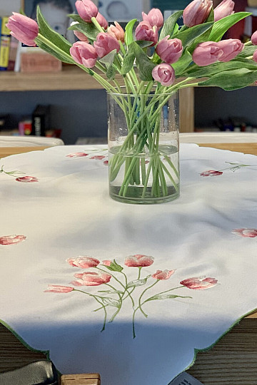 Nappe brodée et TULIPES ovales brodées