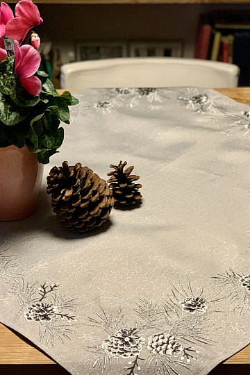 Nappe et châles de Noël brodés CONES GRIS