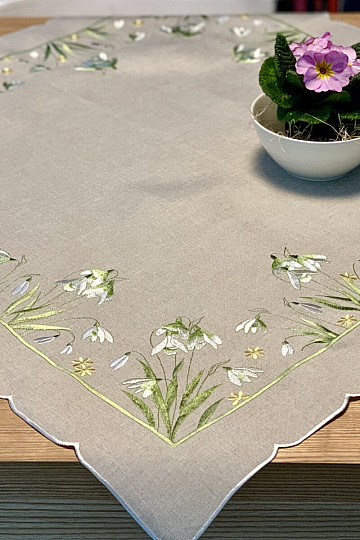 Nappe et écharpe brodées Blanche Neige