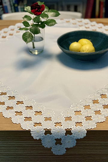 Nappe brodée DAISY