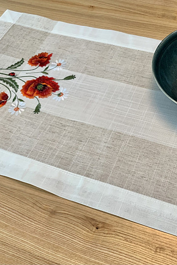 Nappe et écharpe brodées VLCÍ MAKA