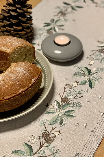 Nappe et écharpe de Noël brodées AIGUILLES ET CÔNES