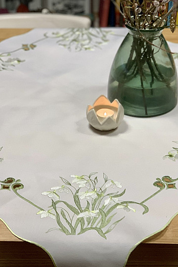 Nappe et écharpe brodées BLANCHE NEIGE