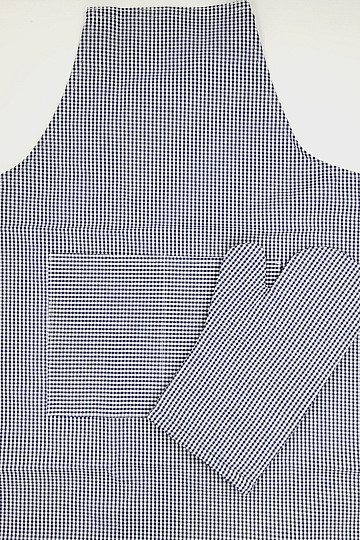 TABLIER AVEC GANTS à carreaux bleus