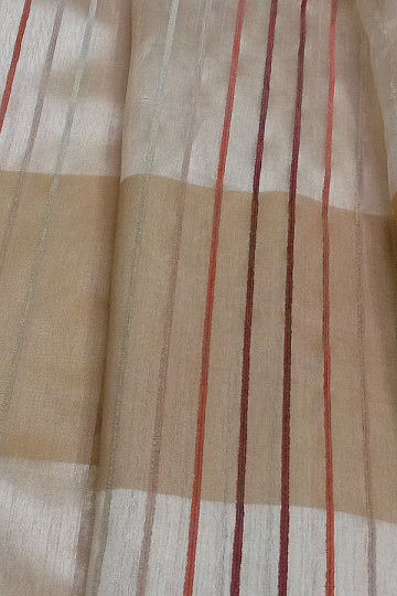 Rideau - une combinaison de voile et d&#39;organza avec des bandes de chenille