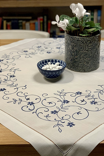 Nappe et foulard brodés FLEUR BLEU BLANC