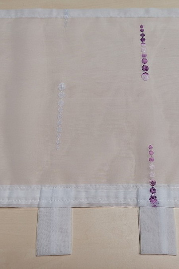 Rideau brodé pour vitrail - perles violettes