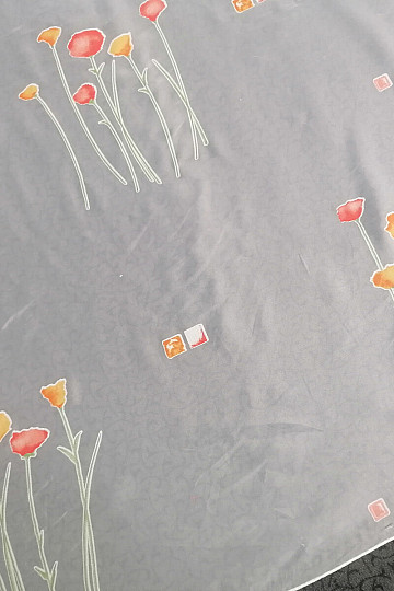 Rideau en voile blanc avec fleurs printanières