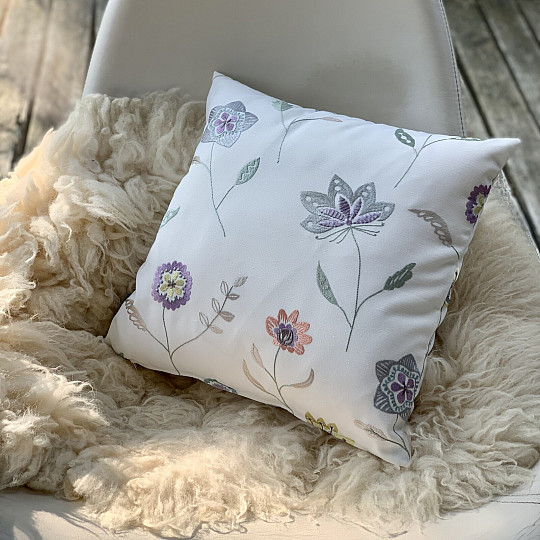 Housse décorative brodée RICHMOND violet