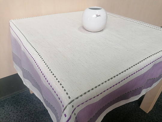 Nappes et châles violet-vert avec surpiqûres vertes