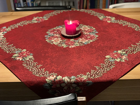 Nappes et foulards tapisserie de Noël ROSES DE NOËL - COURONNE DE HOUX ROUGE