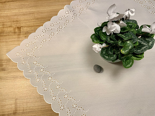 Nappe brodée et ovale FLEURS BRODÉES blanc