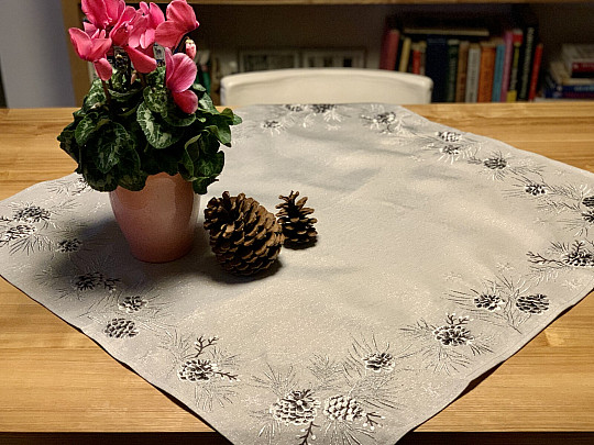 Nappe et châles de Noël brodés CONES GRIS