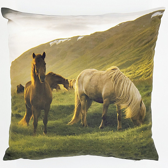 Housse de coussin déco CHEVAUX SOUS LA MONTAGNE