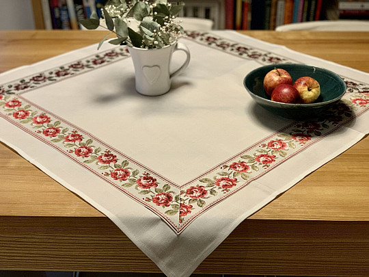 Nappe et châle brodés ROSES