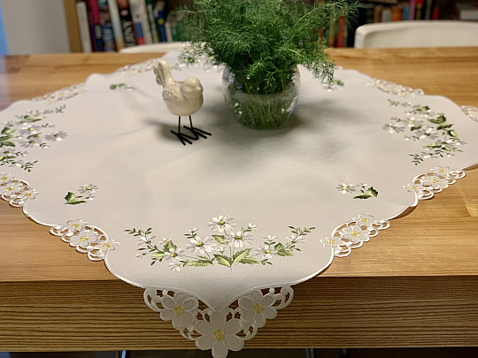 Nappe et écharpe brodées DAISY