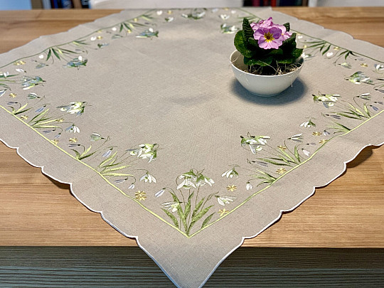 Nappe et écharpe brodées Blanche Neige