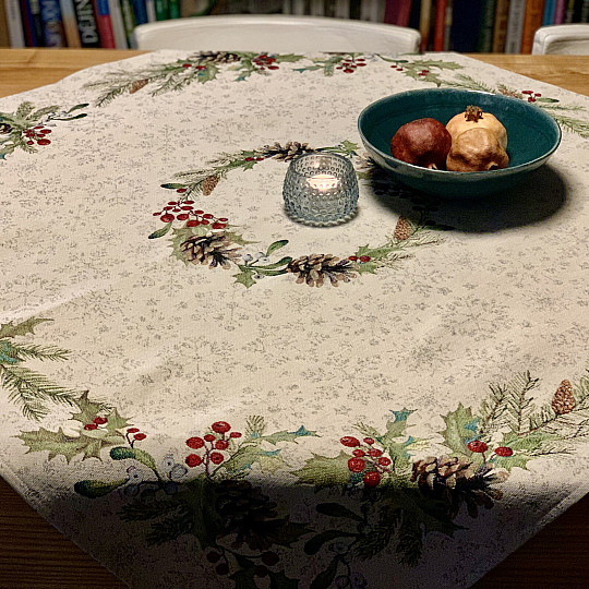 Nappe tapisserie, châle et dressage de table PIN et MISTLETTE