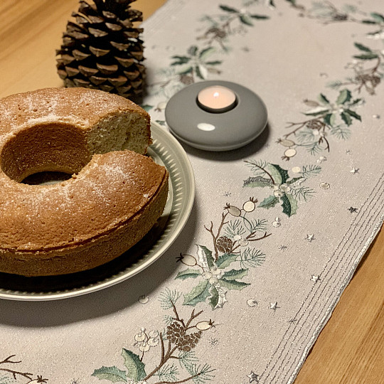 Nappe et écharpe de Noël brodées AIGUILLES ET CÔNES