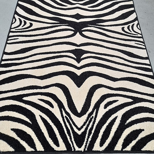 Tapis à pièces noir et blanc
