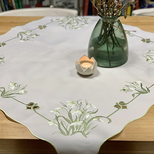 Nappe et écharpe brodées BLANCHE NEIGE