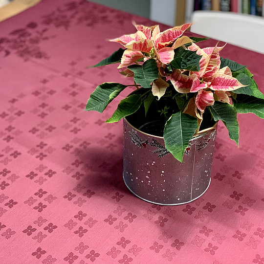 Nappe à fleurs damassées bordeaux 120x140