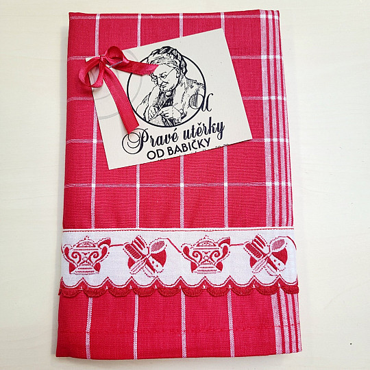 SERVIETTES ROUGES DE GRAND-MÈRE AVEC UN CERF