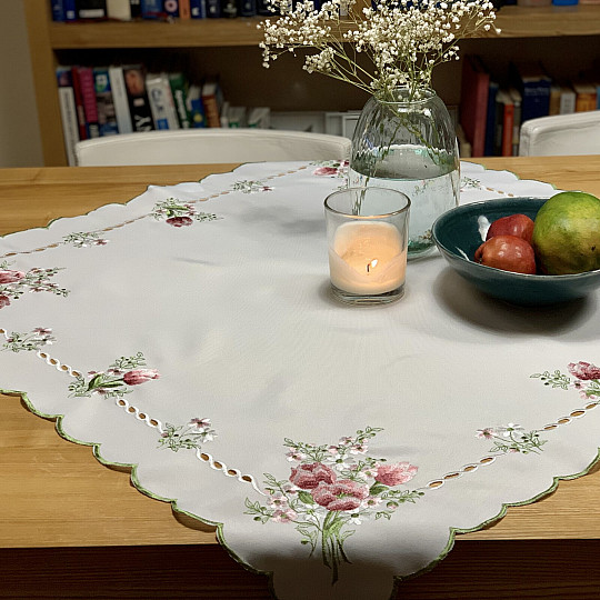 Nappe et foulard brodés BOUQUET DE TULIPES
