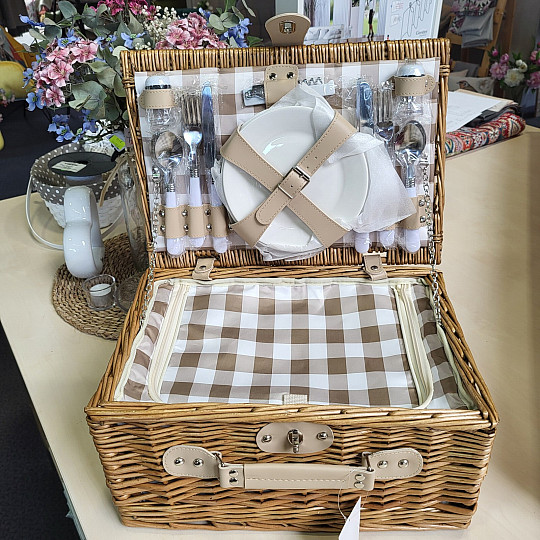 Panier de pique-nique GARDEN beige à carreaux pour 4 personnes