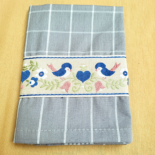 Serviettes de GRAND-MÈRE GREY AVEC DES OISEAUX