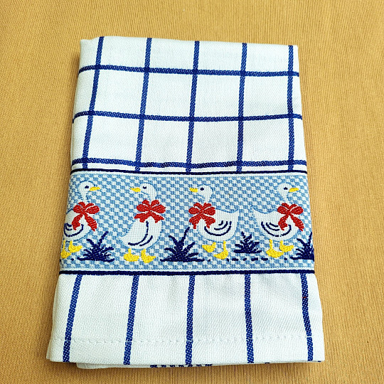 Serviettes de GRAND-MÈRE WHITE GOOSE avec un nœud
