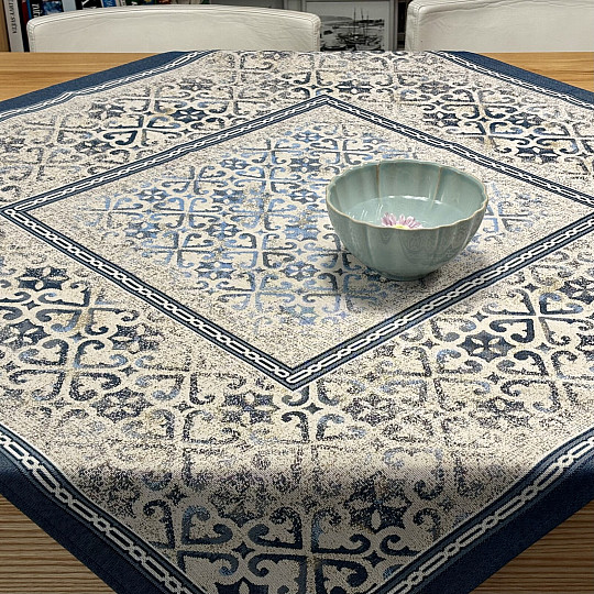 Nappe et foulard en tapisserie, ORNEMENT BLEU