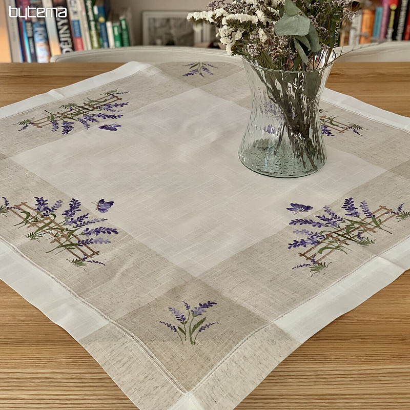 Nappe et châle brodés LAVANDE DERRIÈRE LA CLÔTURE