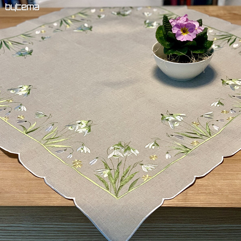 Nappe et écharpe brodées Blanche Neige