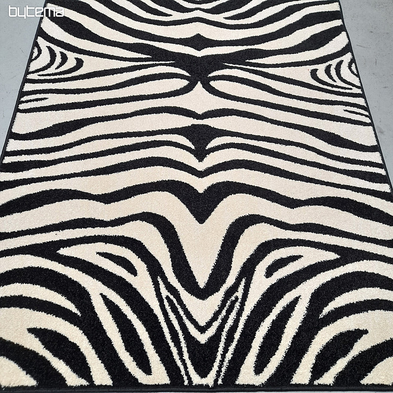 Tapis à pièces noir et blanc