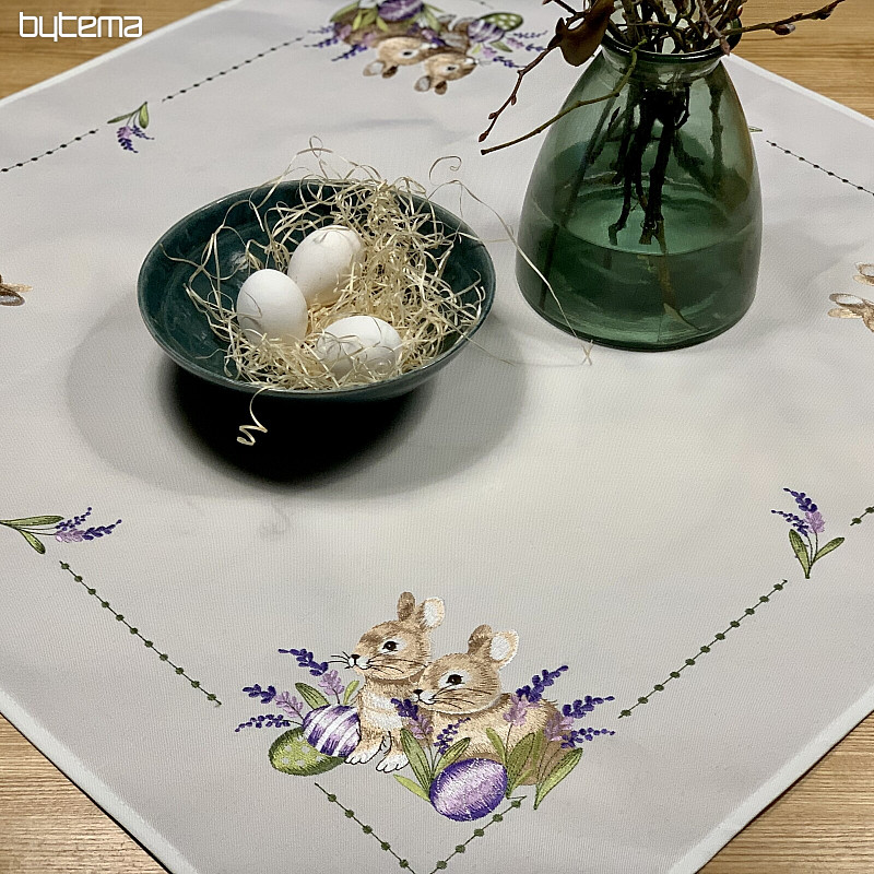 Nappe brodée LAPIN DE PÂQUES à la lavande