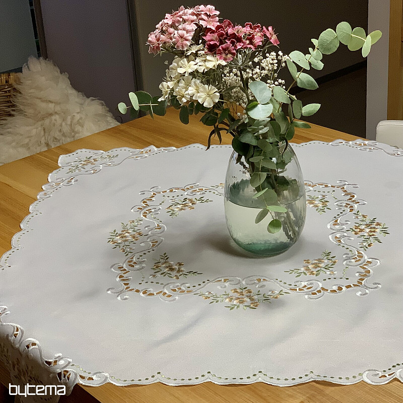 Nappe et foulard brodés de fleurs abricot