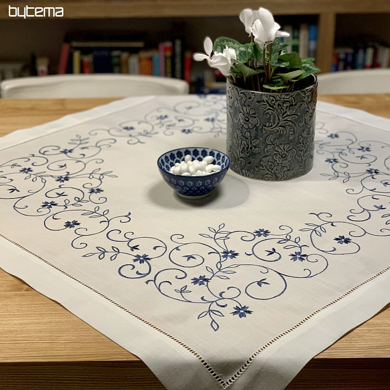 Nappe et foulard brodés FLEUR BLEU BLANC