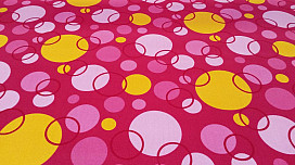 Tapis rose avec cercles