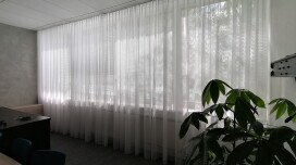 Un rideau dans le bureau de la compagnie d&#39;assurance Agel