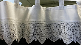 Rideaux au crochet pour vitraux