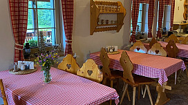 Rideaux et nappes dans la maison d&#39;hôtes Pod Šerákem
