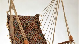 Chaises à bascule suspendues de la société tchèque Alebo en tissus de tapisserie