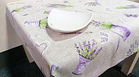 Nous attendons avec impatience le printemps. Nouvelles nappes et linge de lit avec des fleurs