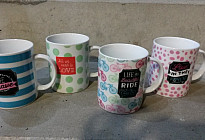 Nouvelle collection de mugs rétro dans un coffret cadeau