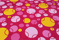 Tapis rose avec cercles