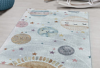 De beaux tapis pour les enfants de différents âges...